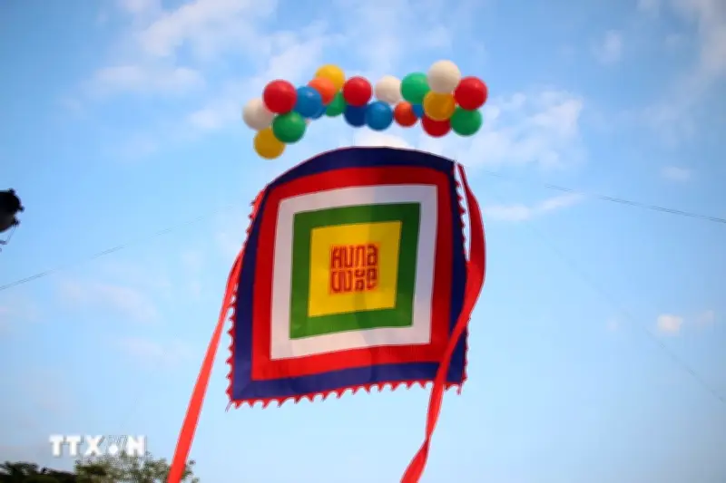 Rực rỡ lễ giỗ Tổ Hùng Vương ở Cần Thơ với màn trình diễn kỳ ngư sắc màu