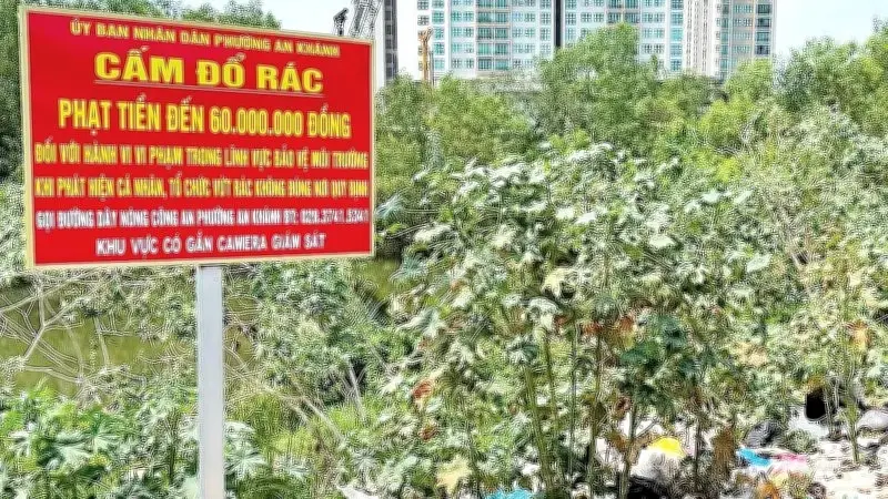 Rác thải tồn đọng tại TP.HCM: Nhiều điểm 'đen' tái phát, chính quyền đối mặt thách thức