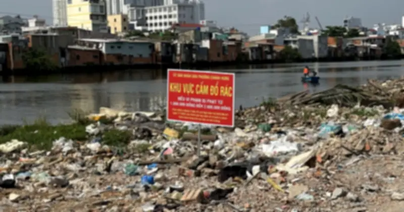 Rác thải tràn lan tại dự án cải tạo Kênh Đôi TP.HCM: Người dân kêu cứu