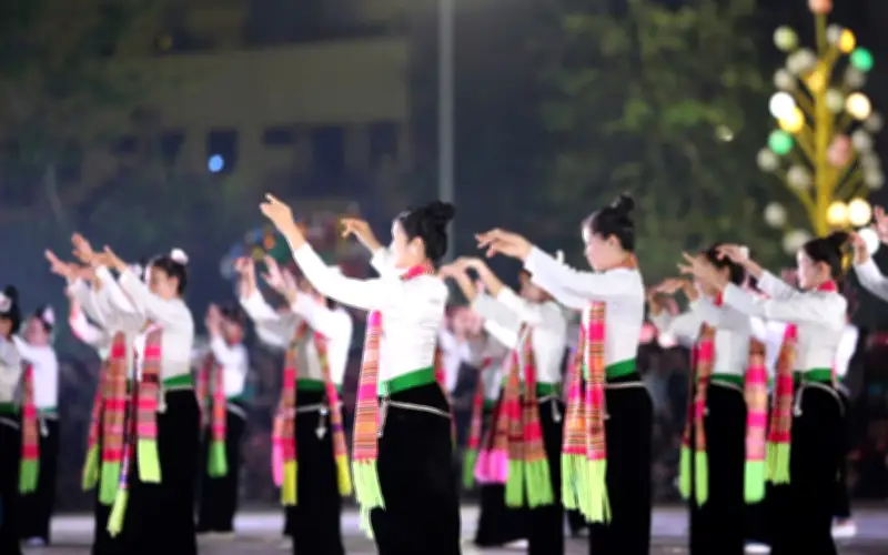 Rộn ràng khai mạc Hội thi 'Lung linh vòng Xòe' 2026 tại Nghĩa Lộ