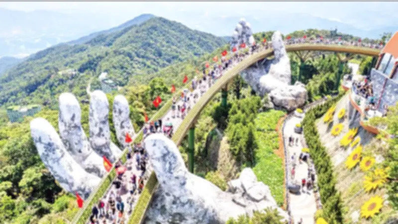 Rộn ràng không khí lễ hội 30/4 trên khắp cả nước, tri ân lịch sử và quảng bá hình ảnh Việt Nam