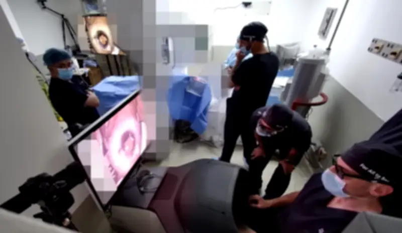 Robot thực hiện thành công ca mổ đục thủy tinh thể đầu tiên trên người