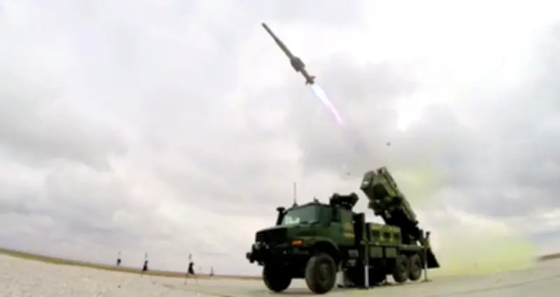 ROKETSAN giới thiệu tên lửa phòng không HİSAR tại DSA 2026