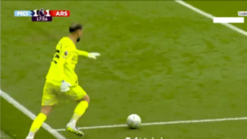 Sai lầm chí mạng của Donnarumma khiến Man City đánh rơi lợi thế trước Arsenal