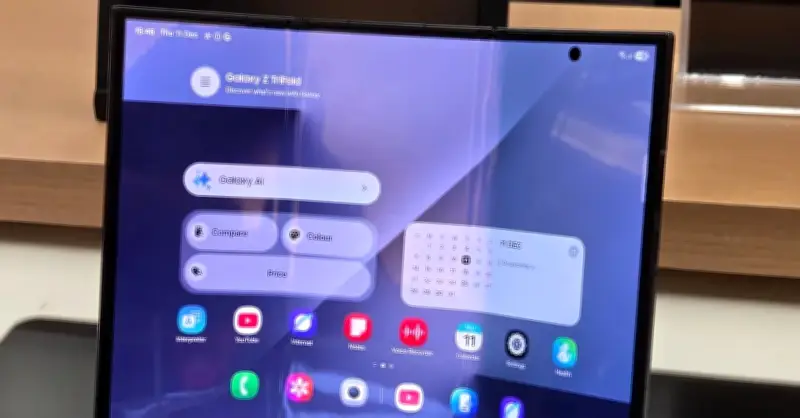 Samsung 'hồi sinh' Galaxy Z TriFold, điện thoại gập ba gây sốt trở lại thị trường