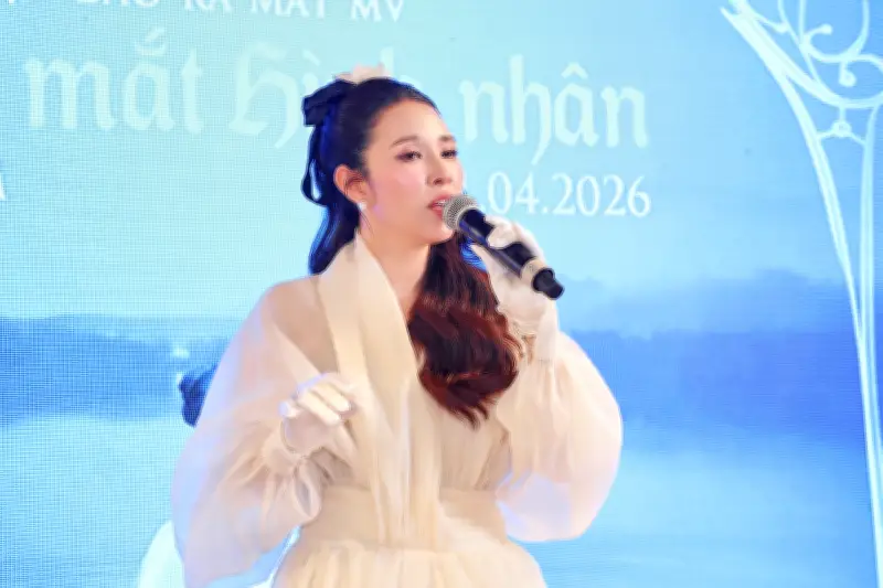 Sau bản hit 'Chỉ Còn Những Mưa', Bảo Trâm trở lại với MV đầy chất tự sự