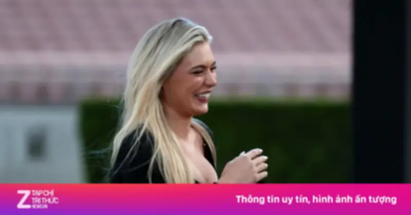 Sắc vóc gây chú ý của 'nữ hoàng trượt băng' Jutta Leerdam trên sân bóng đá