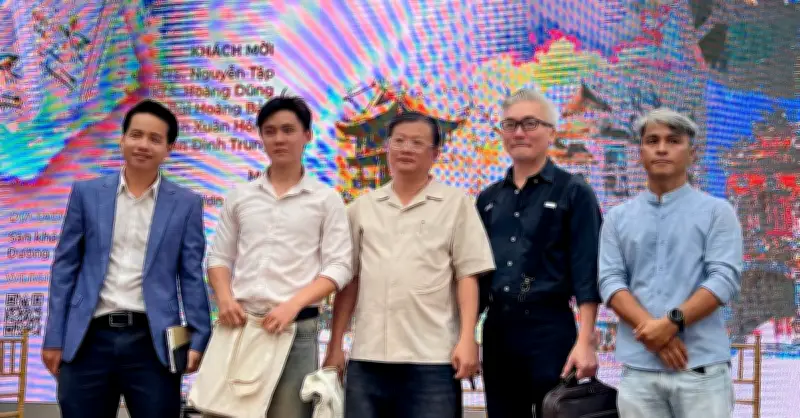 Sách ký họa tiếng Anh đầu tiên về 50 biểu tượng tại Hà Nội, Huế, Sài Gòn