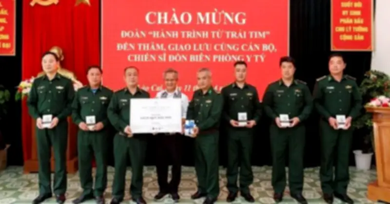 Sách Quý Tiếp Lửa Cho Người Lính Biên Phòng Y Tý Giữa Vùng Đất Mù Sương