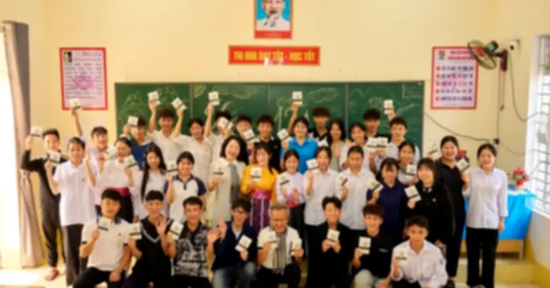 Sách Thắp Lửa Khát Vọng Cho Học Sinh Vùng Cao Nguyên Đá Đồng Văn