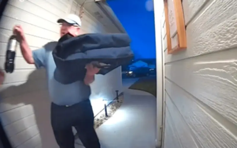 Shipper 68 tuổi nhận hơn 1 tỷ đồng tiền bo sau hành động tử tế với khách khiếm thị