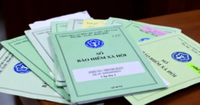 Sinh viên bị siêu thị ép đóng BHYT: Hành vi sai trái và cách giải quyết