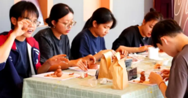 Sinh viên FPT đưa gốm Bàu Trúc đến gần Gen Z qua trải nghiệm 'chạm và cảm'