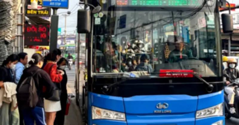 Sinh viên và người trẻ TP.HCM phấn khởi trước thông tin miễn phí xe buýt