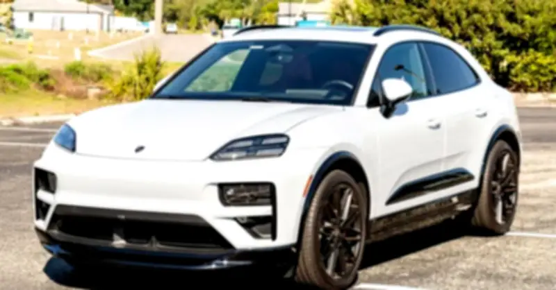 Siêu SUV Porsche Macan lăn bánh 2.400km, rao giá 3 tỷ, người mua chỉ trả hơn 2 tỷ