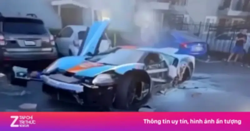 Siêu xe Ford GT 2,5 triệu USD tan nát sau tai nạn kinh hoàng tại California