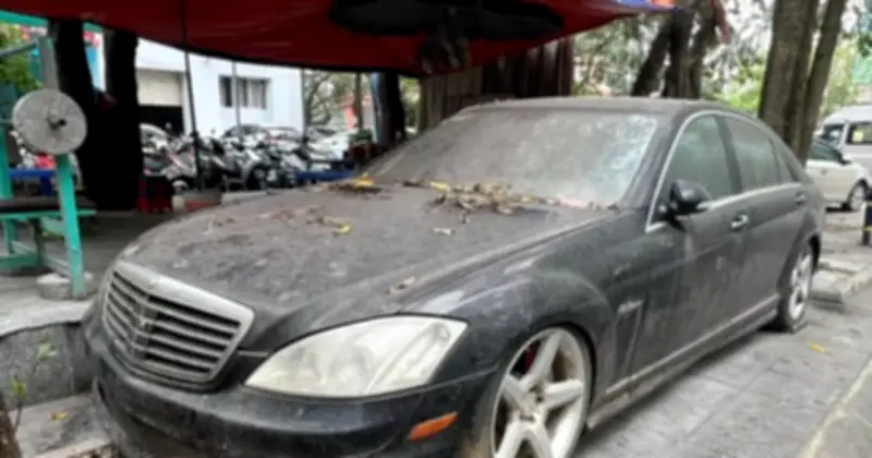 Siêu xe Mercedes S63 AMG bị bỏ quên 10 năm trên vỉa hè Hà Nội đã được di dời