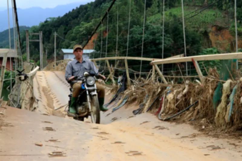 Sớm xây cầu mới thay thế cầu treo Khe Hợp đã hư hỏng nặng