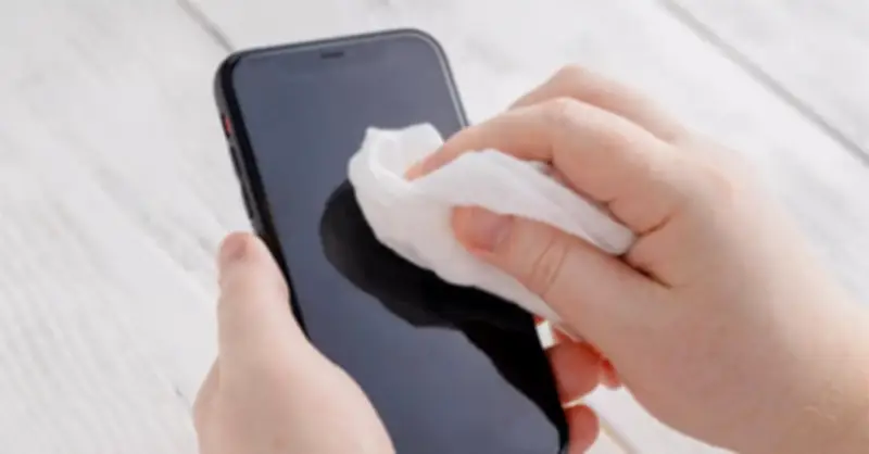 Smartphone - 'Ổ vi khuẩn' di động: Hướng dẫn vệ sinh đúng cách để bảo vệ sức khỏe