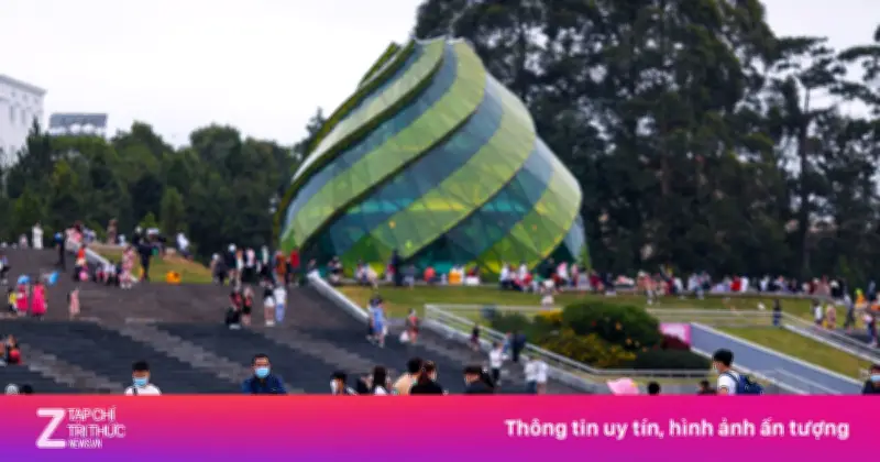 Sân Bay Liên Khương Đóng Cửa, Du Lịch Đà Lạt Dịp 30/4 Vẫn Sôi Động Với Khách Đường Bộ