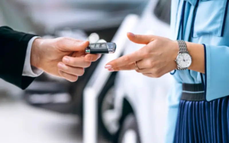 Sếp Và Bạn Thân Nhờ Cùng Một Việc: Người EQ Cao Xử Lý Khéo Léo, Không Làm Mất Lòng Ai