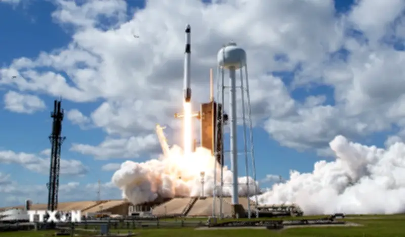 SpaceX phóng tàu vũ trụ tiếp tế 5 tấn thiết bị và hàng hóa lên ISS