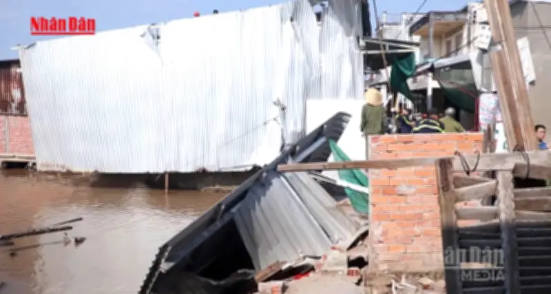 Sạt lở nghiêm trọng tại Phường Tân Thành: 4 nhà bị phá hủy, 2 nhà phải di dời