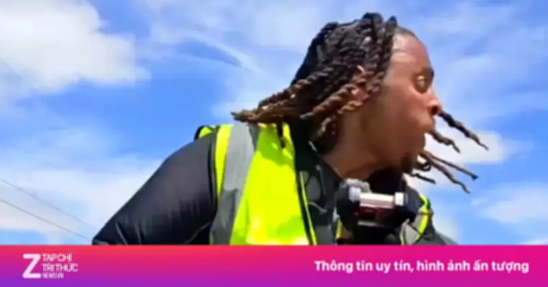 Streamer bị ô tô đâm phải khi đang livestream gây xôn xao