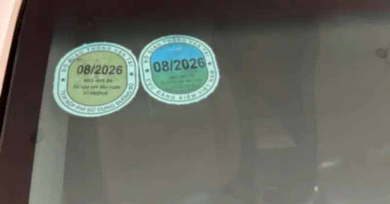 Từ 2027, ô tô chính thức không cần dán tem kiểm định trên kính trước