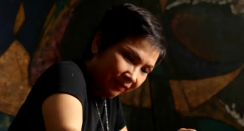 Từ đứa trẻ tự kỷ đến hành trình tìm niềm vui với hội họa sơn mài của Hiền Nguyễn