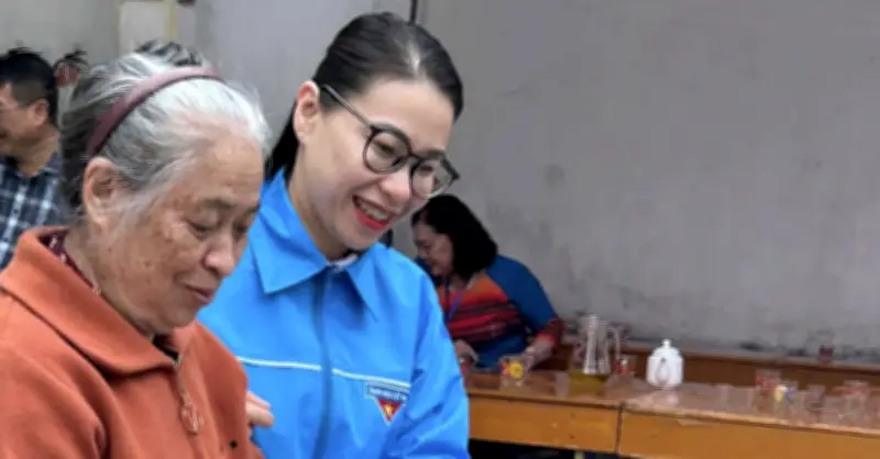 Tổ công nghệ số đi từng ngõ, gõ từng nhà giúp giảm nghèo thông tin tại Phú Thọ