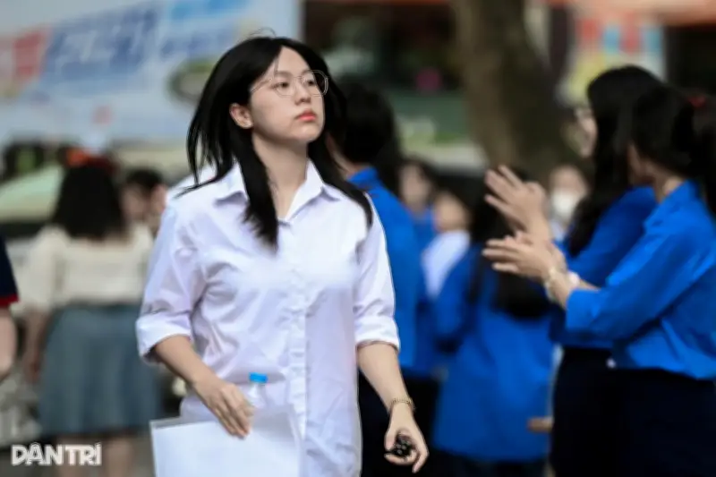 Tỷ lệ học sinh vào lớp 10 công lập Hà Nội thấp nhất một thập kỷ