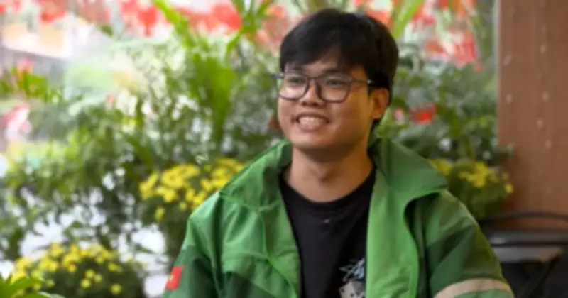 Từ lập trình viên sang lái xe ôm công nghệ: Hành trình tìm lại hạnh phúc của chàng trai 9X