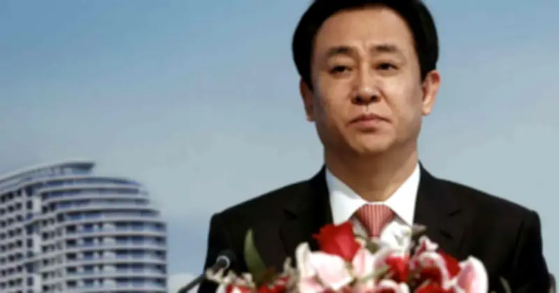 Tỷ Phú Hứa Gia Ấn Nhận Tội Trong Vụ Bê Bối Evergrande, Đánh Dấu Kết Thúc Kỷ Nguyên Nợ Vay
