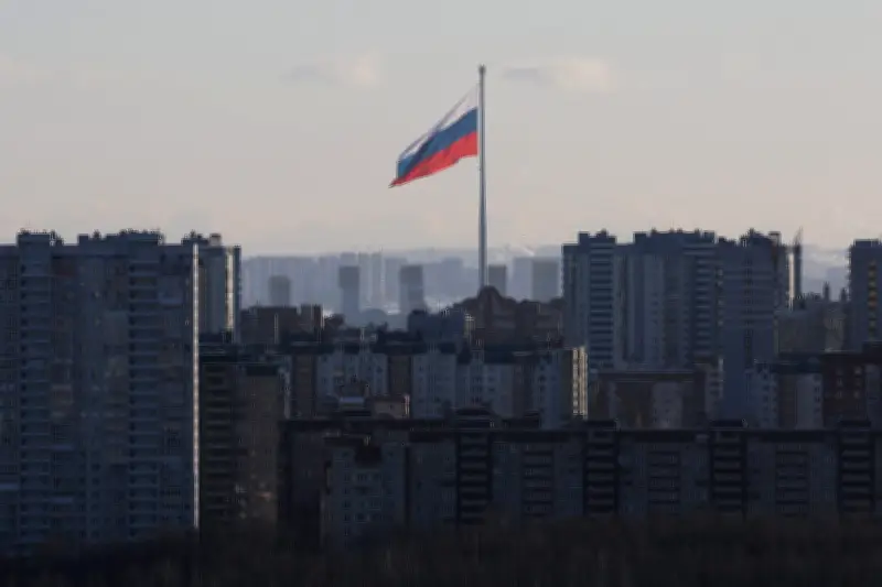 Tỷ phú Nga đề xuất người lao động làm việc 12 giờ/ngày để vực dậy nền kinh tế