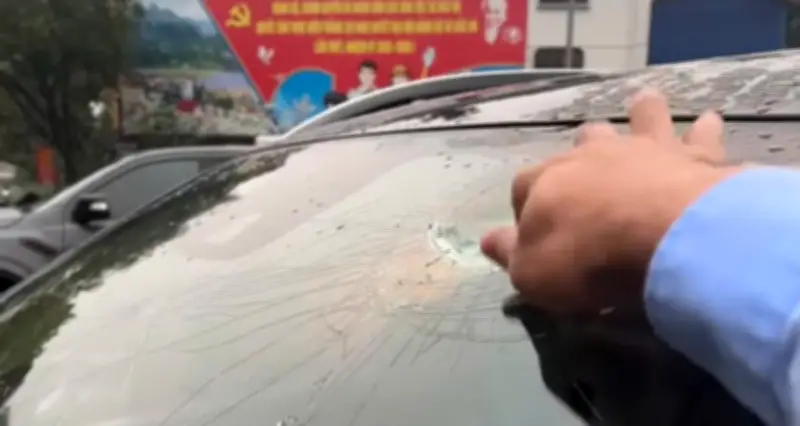 Ô tô vỡ kính, hư hỏng do mưa đá có được bảo hiểm đền bù không?