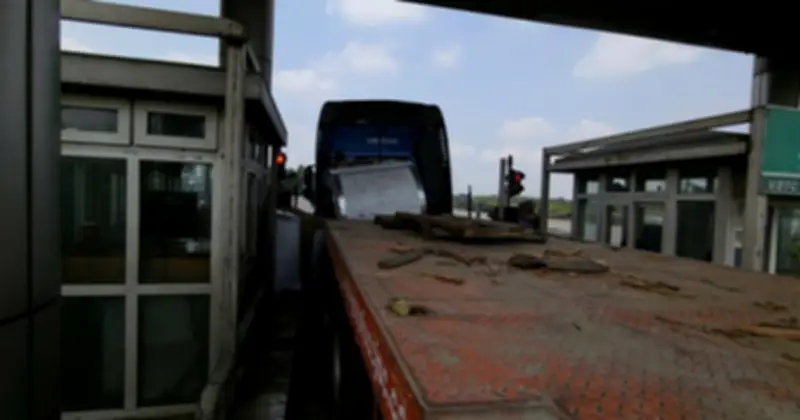 Tai nạn cuộn thép rơi trên cao tốc: Lỗ hổng an toàn và trách nhiệm doanh nghiệp