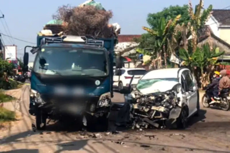 Tai nạn giao thông thảm khốc: Xe ô tô biến dạng, một phụ nữ tử vong, ba người bị thương