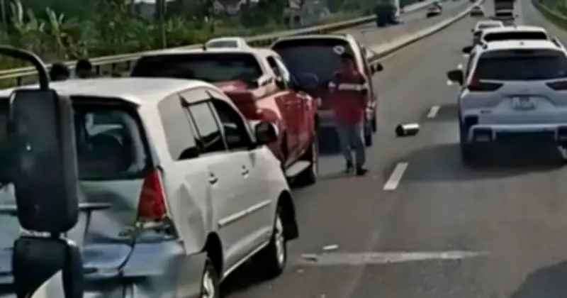 Tai nạn liên hoàn 5 ô tô trên cao tốc TP.HCM - Trung Lương gây ùn tắc nghiêm trọng