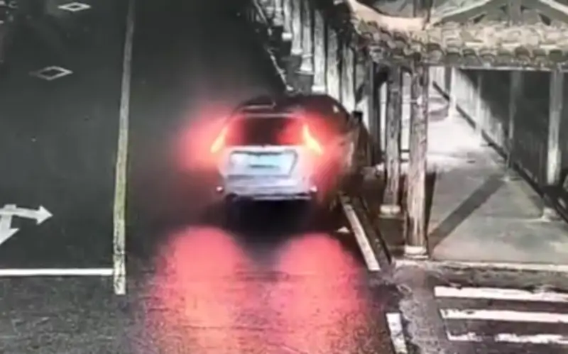 Tai nạn thảm khốc ở Phúc Kiến: Xe lao xuống sông, 5 người tử vong sau kỳ nghỉ Thanh Minh