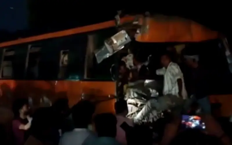 Tai nạn thảm khốc tại Ấn Độ: Xe buýt đâm xe bán tải, 13 người tử vong