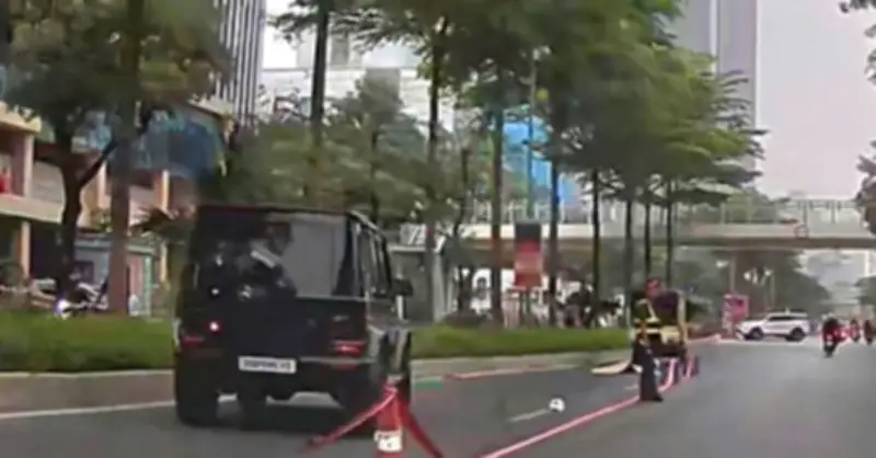 Tai nạn thương tâm: Người đi bộ tử vong sau va chạm với xe Mercedes G63