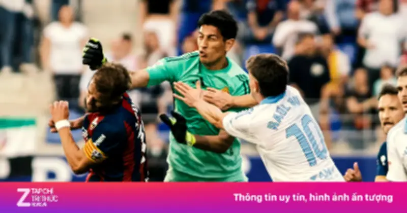 Thủ môn Zaragoza bị treo giò 13 trận vì đấm đối thủ ở derby Aragon