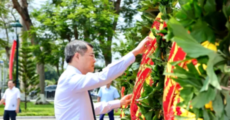 Thủ tướng cùng lãnh đạo TP Hải Phòng dâng hương tưởng nhớ các anh hùng liệt sỹ
