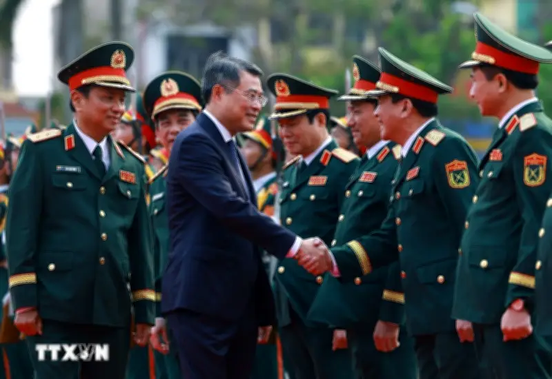 Thủ tướng Dũng dự lễ đón nhận danh hiệu Anh hùng Lực lượng vũ trang nhân dân của Quân khu 4