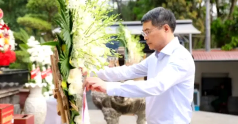 Thủ tướng Lê Minh Hưng dâng hương tại Nga Ba Đồng Lộc