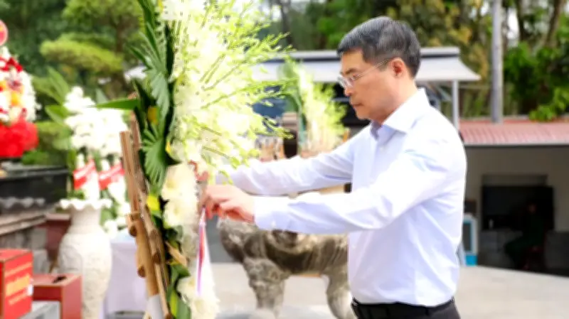 Thủ tướng Lê Minh Hưng dâng hương tri ân các anh hùng liệt sĩ tại Ngã ba Đồng Lộc