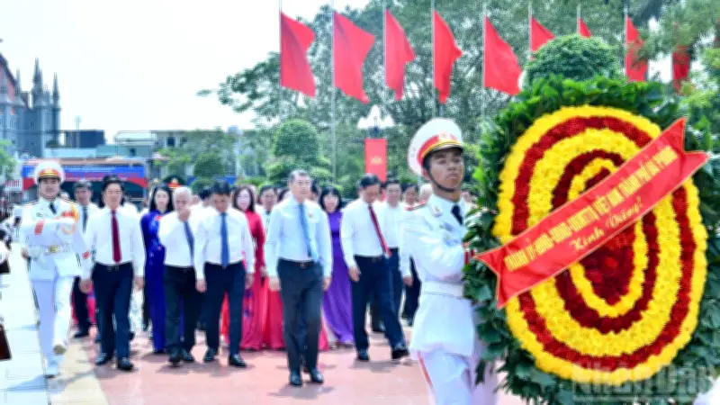 Thủ tướng Lê Minh Hưng tưởng nhớ các Anh hùng liệt sĩ tại Hải Phòng