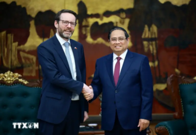 Thủ tướng Phạm Minh Chính tiếp Đại sứ Anh và Bắc Ireland tại Việt Nam Iain Frew