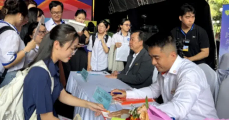 Thị trường lao động TP.HCM: Lao động trung niên chiếm 40% tìm việc nhưng chỉ 0,32% nhu cầu tuyển